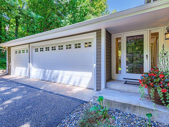 2nd image of 3900 Hillcrest Way