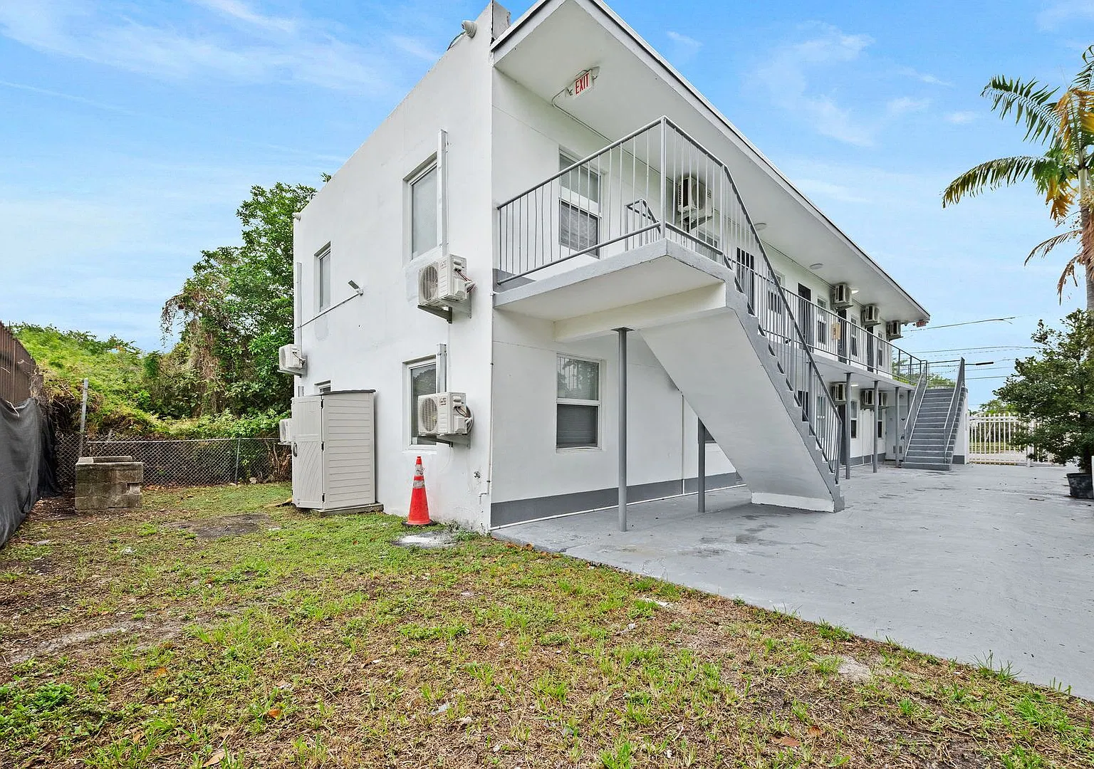 1245 NW 60th St — Photo 3