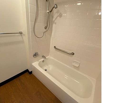 4th image of 7450 N Rogers Ave APT 608