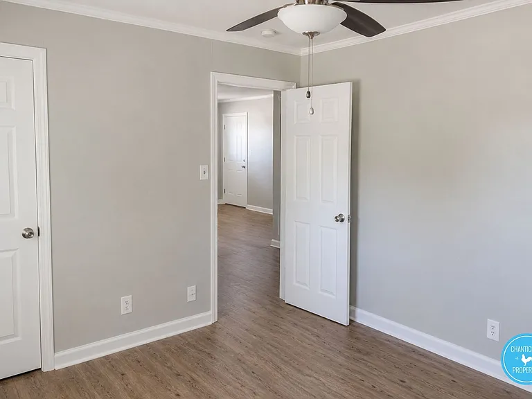 832 W 7th St — Photo 13