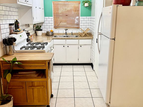 4th image of 17 NW 36th Dr