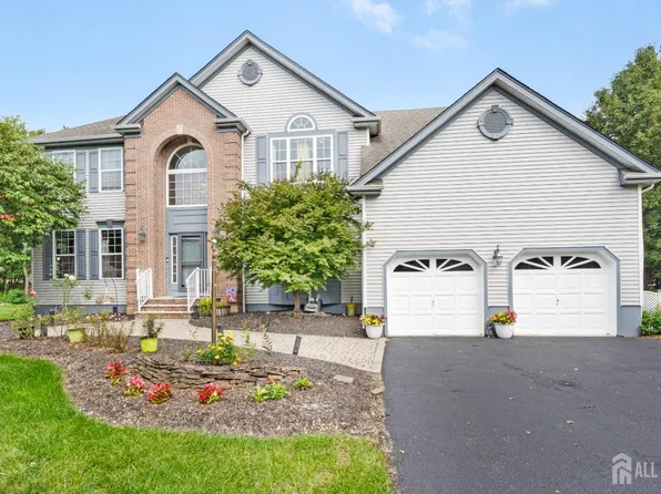 74 Macfarlane Cir, Monroe Township, NJ 08831