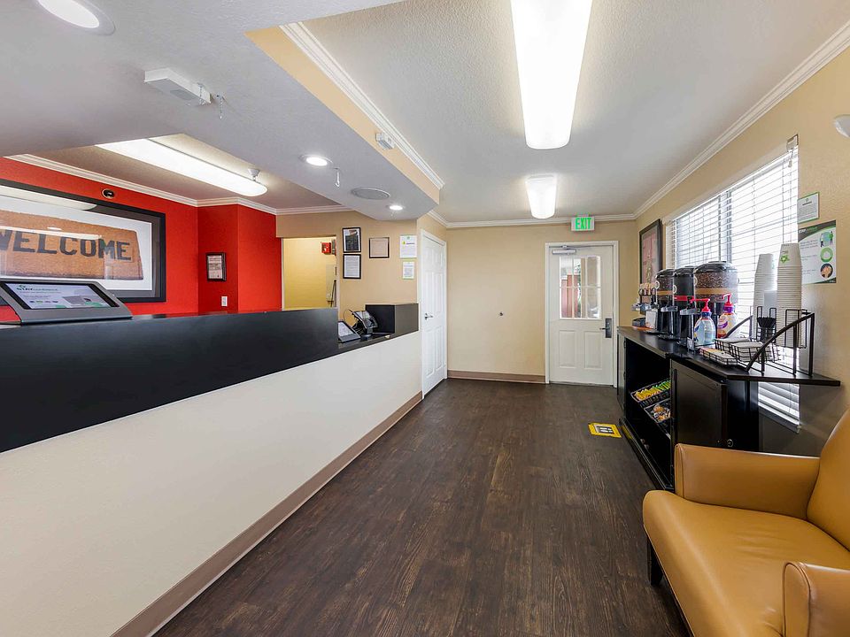 Lobby and Guest Check-in