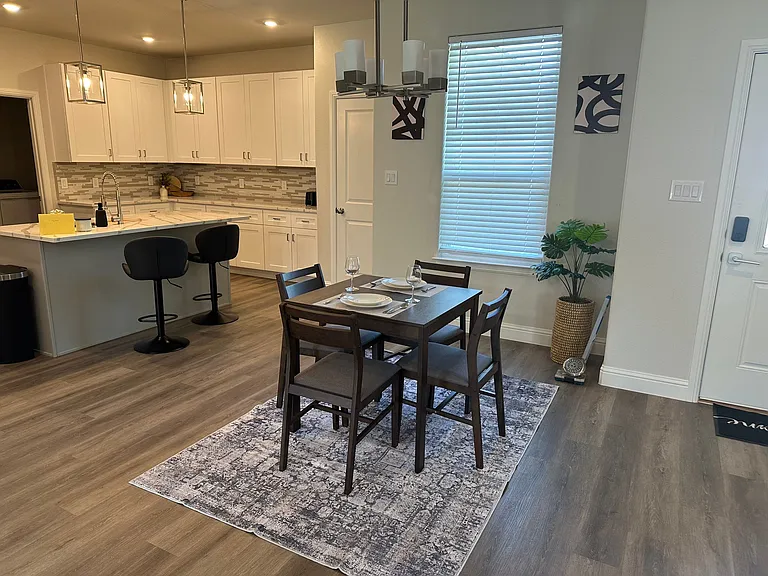 2414 Forest Hill Ln — Photo 10