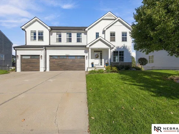15820 Rosewater Pkwy, Bennington, NE 68007