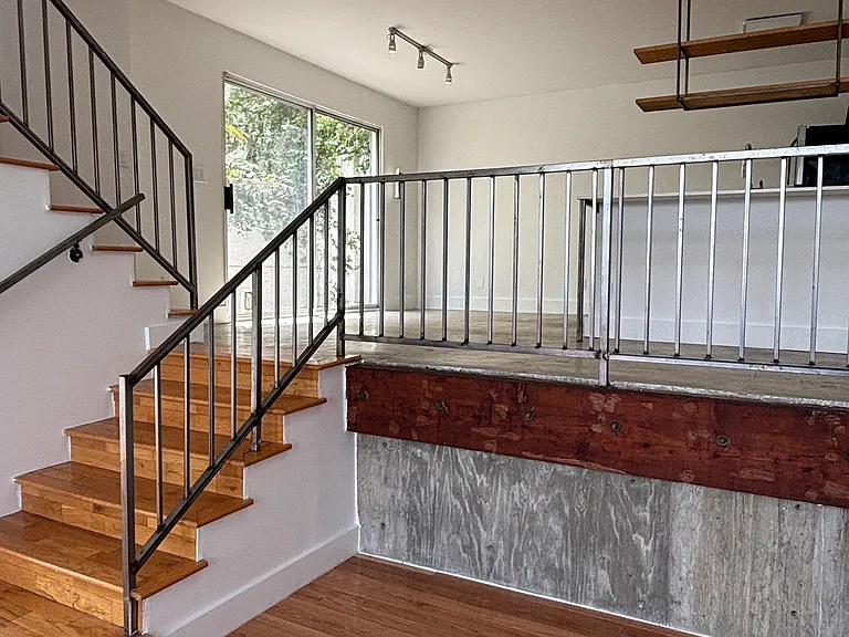 843 Robinson St — Photo 1