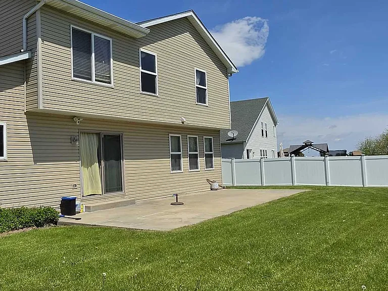 2416 Boxwood Ln — Photo 40
