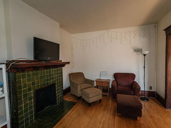 3rd image of 2867 N Farwell Ave