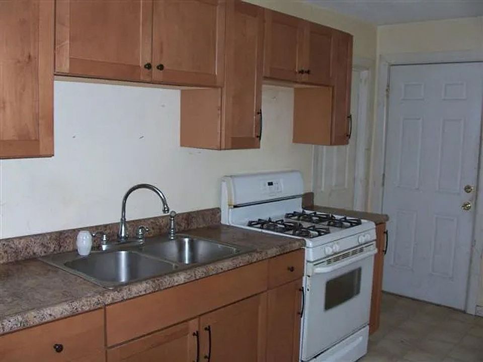 1st image of 2004 S Rosemont Ave
