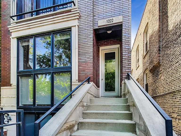 1022 N Wood St #3 — Photo 3