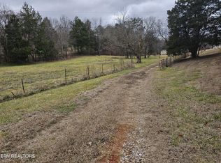 1007 Spring Creek Rd, Dandridge, TN 37725
