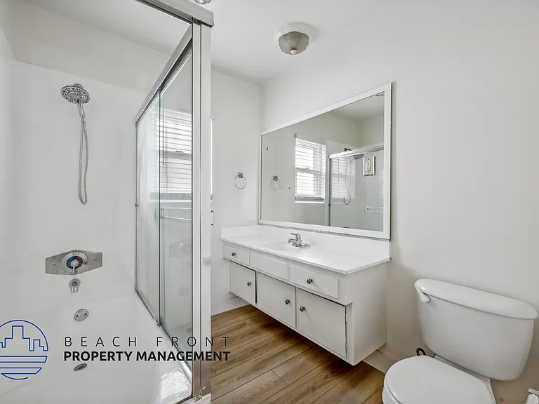 Newport Terrace Apartments — Photo 16