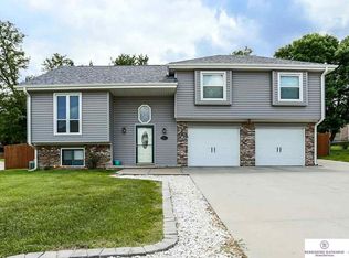 301 W Gold Coast Rd, Papillion, NE 68046