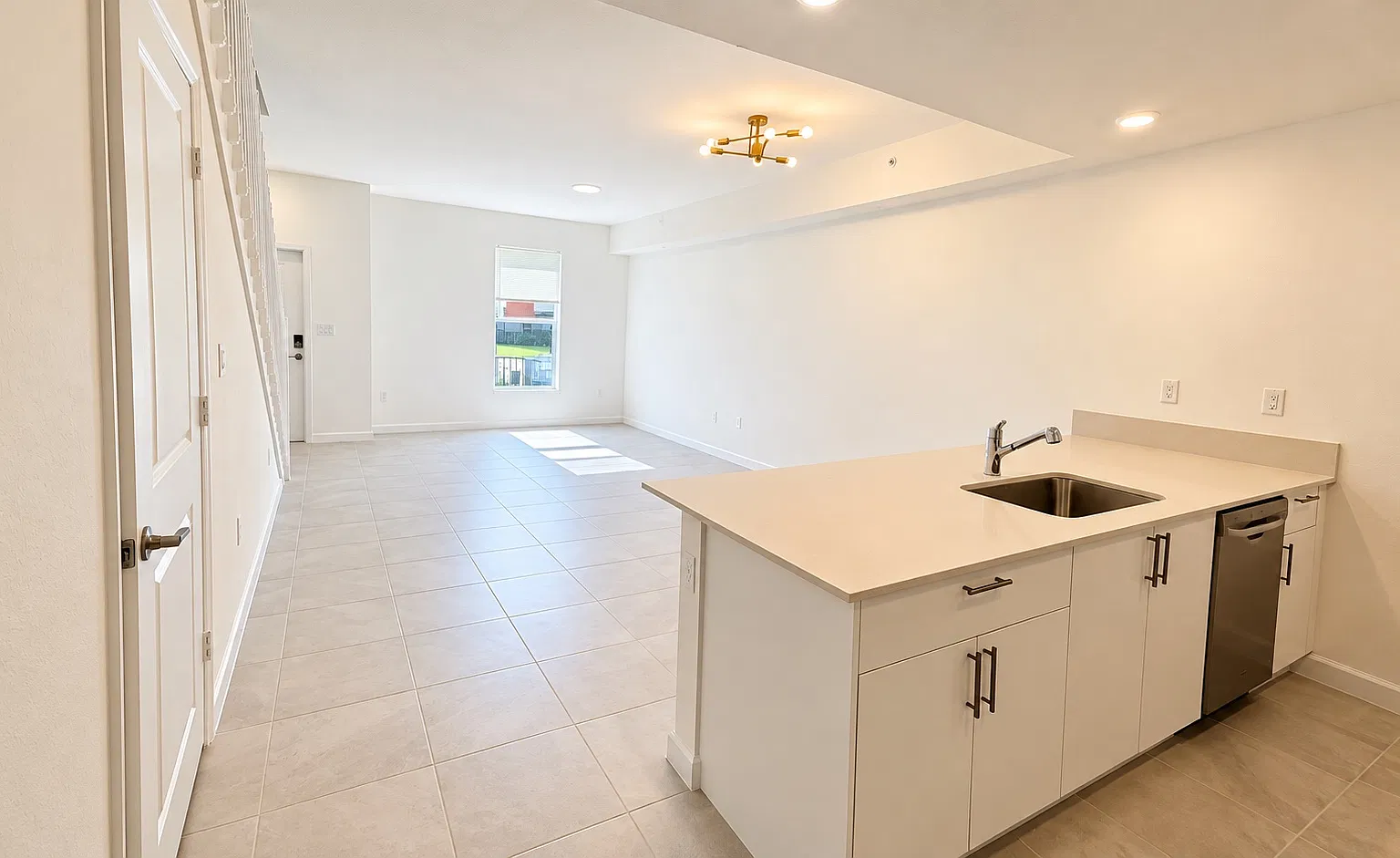3 bed, 2.5 bath, 1410 sqft, $2,500 — Photo 3
