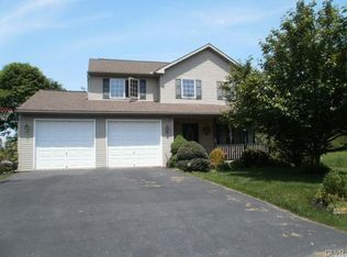 529 E Locust St, Fleetwood, PA 19522