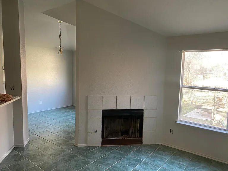 2500 Ashley Way — Photo 2
