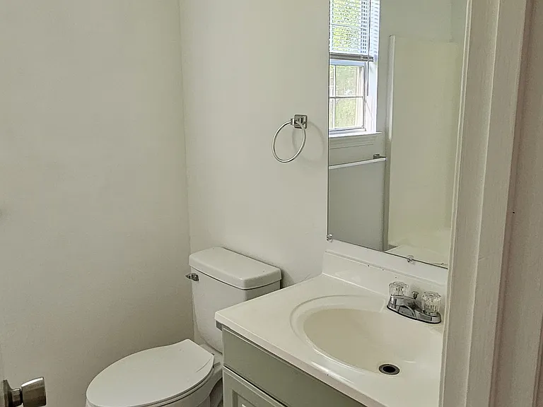 10125 Fournier Ave #B — Photo 15