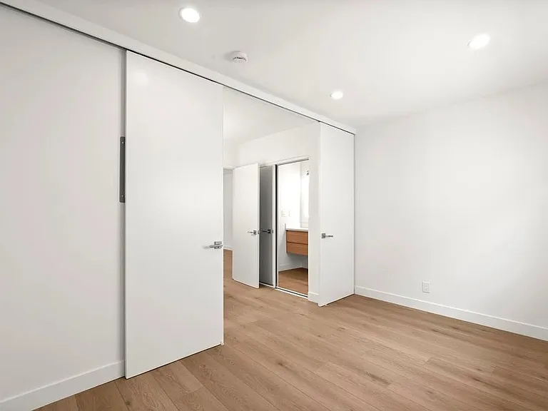 739 N Sweetzer Ave #7 — Photo 15