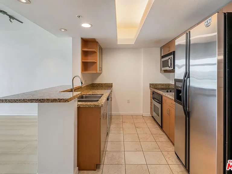13700 Marina Pointe Dr #721 — Photo 5