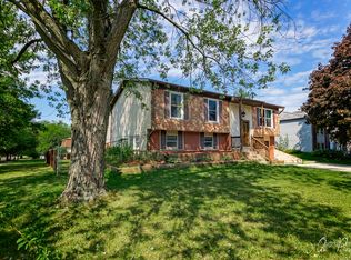 301 Lancelot Way, Bolingbrook, IL 60440