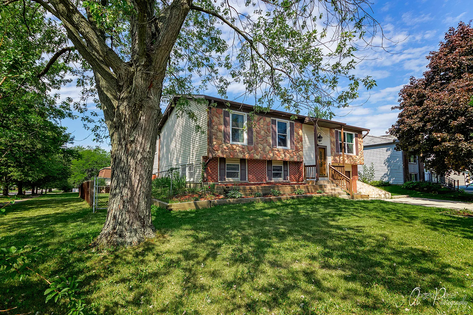 301 Lancelot Way photo 1