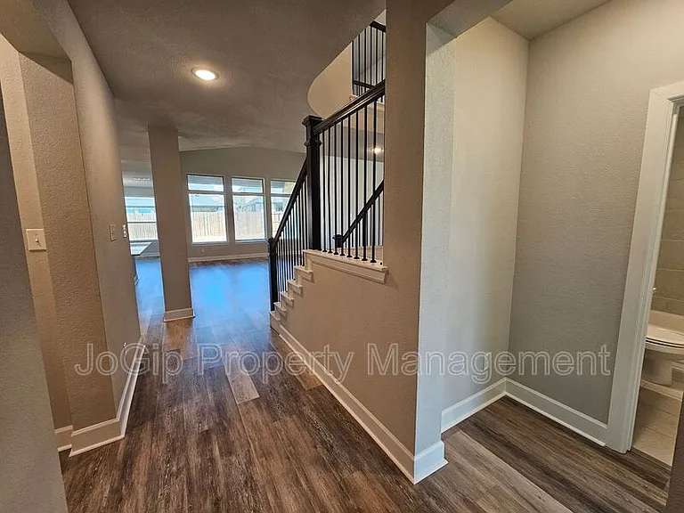 1740 Jamestown Dr — Photo 14