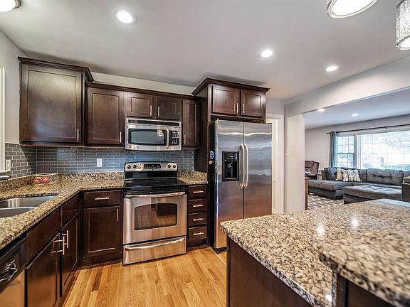 5th image of 270 Malabu Dr