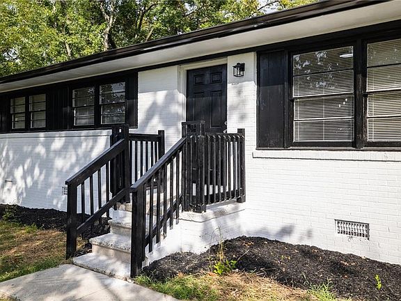 4th image of 702 Willora St