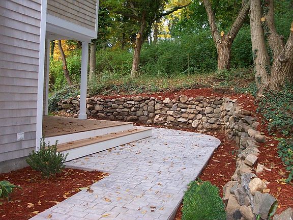 WALKWAY / STONEWALL 