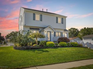 4 Dale Ct, Hazlet, NJ 07730