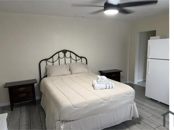 2401 E 151st Ave #B, Lutz, FL 33549