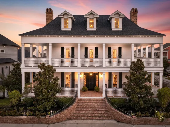 7 Caroline St, Galveston, TX 77554