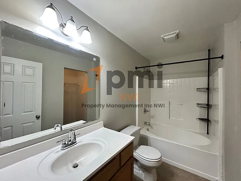 4000 Silhavy Rd — Photo 21