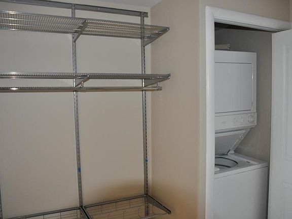 5th image of 1021 N Garfield St APT 917