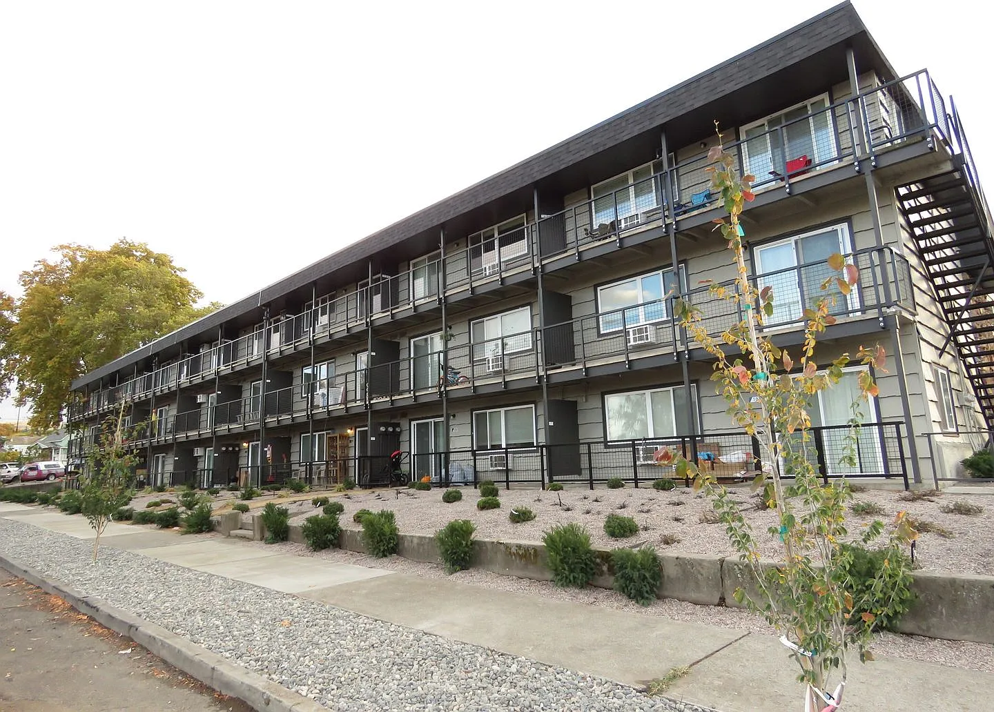 The Courtcrest Apartments — Photo 1