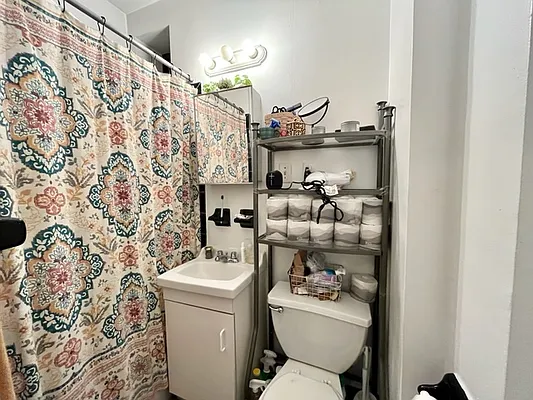 Rented by KNOCKKNOCK LLC | media 4