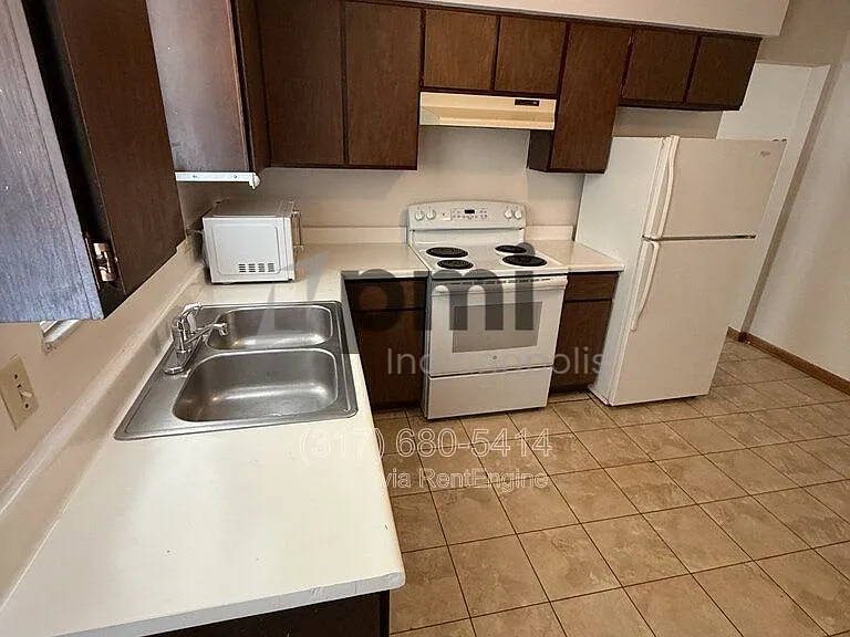 232 S Green St #A — Photo 4
