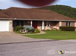31 Lakeside Dr, Holiday Island, AR 72631