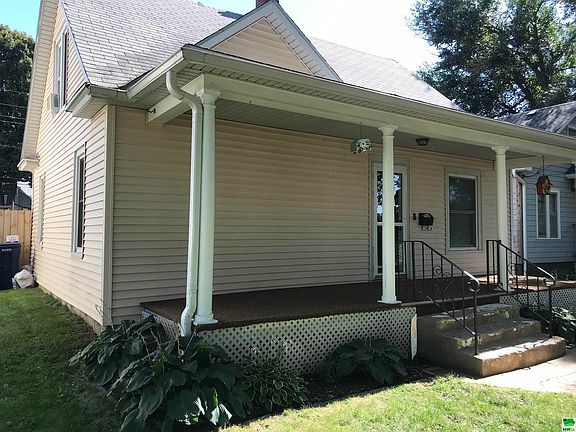 3rd image of 904 S Helen St