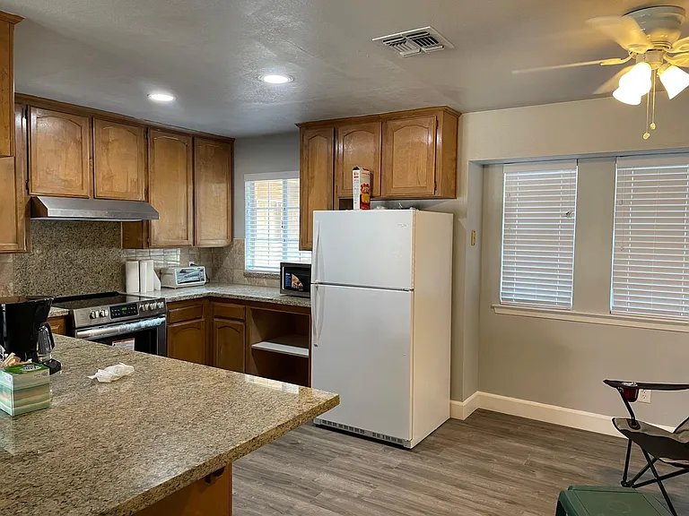 5568 W Calimyrna Ave — Photo 6