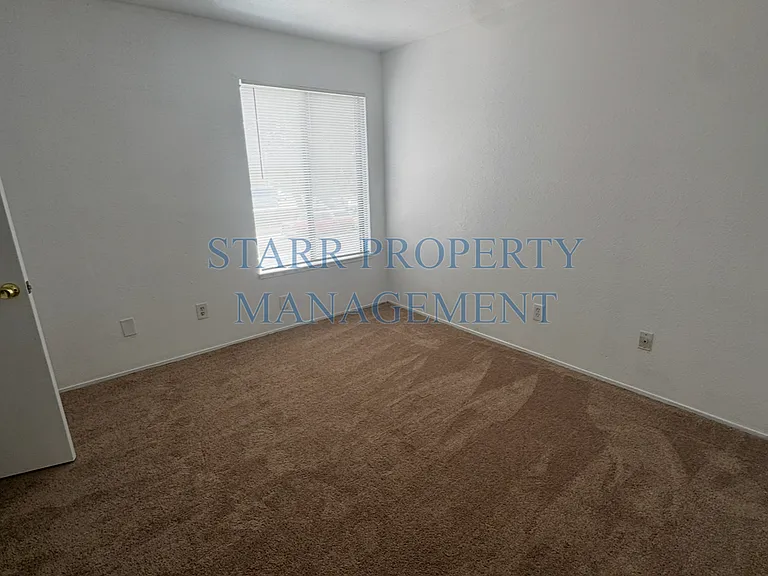 161-163-165 Adobe Ct — Photo 9