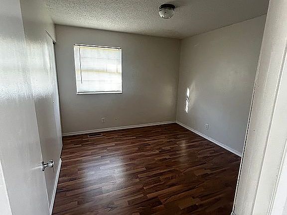 5th image of 210 Hillside Dr