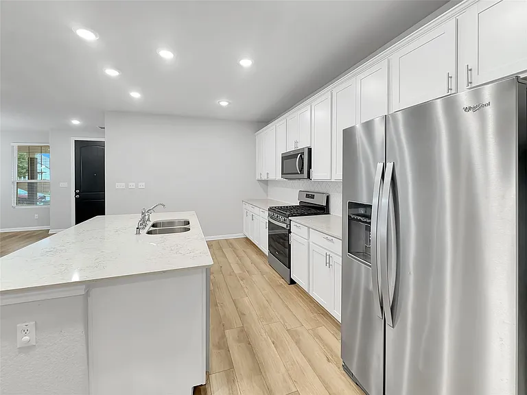 1916 Blue River Dr — Photo 11