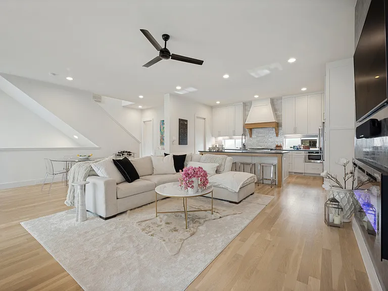 4220 Hawthorne Ave #103 — Photo 10