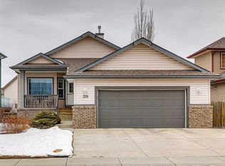 328 E Cove Rd, Chestermere, AB T1X 1L5