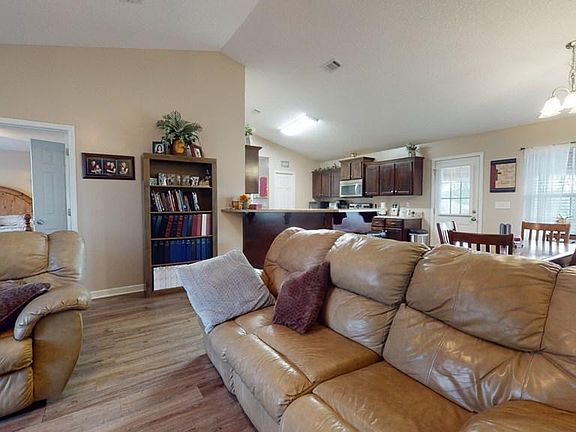 4th image of 5701 Meadow Wood Dr