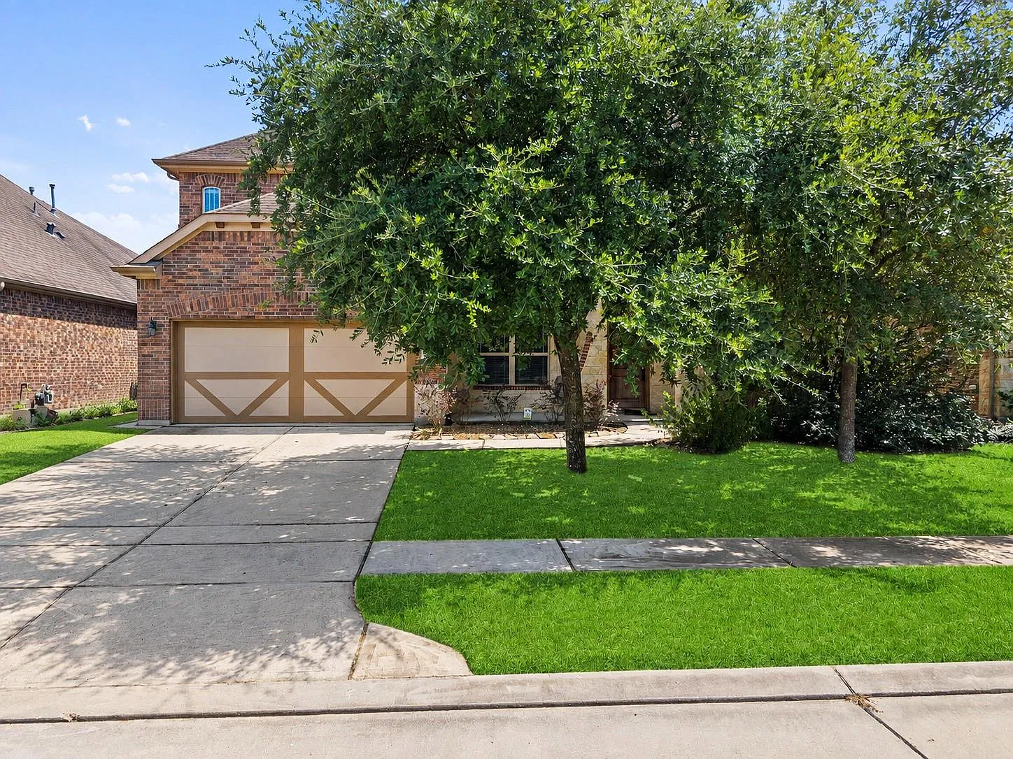 5 bed, 3.5 bath, 4259 sqft, $4,300 — Photo 2