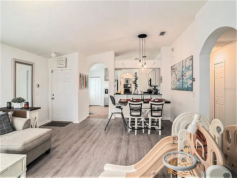 7833 Carriage Pointe Dr — Photo 7