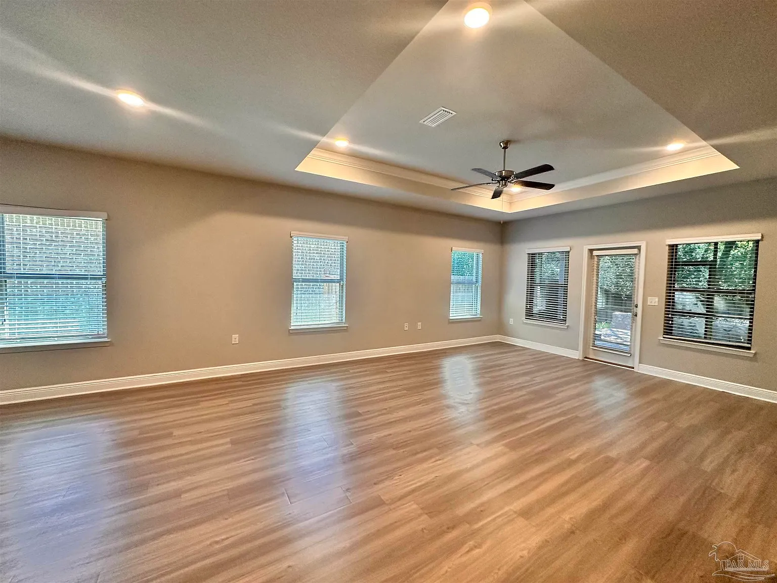 4 bed, 1948 sqft, $2,195 — Photo 3