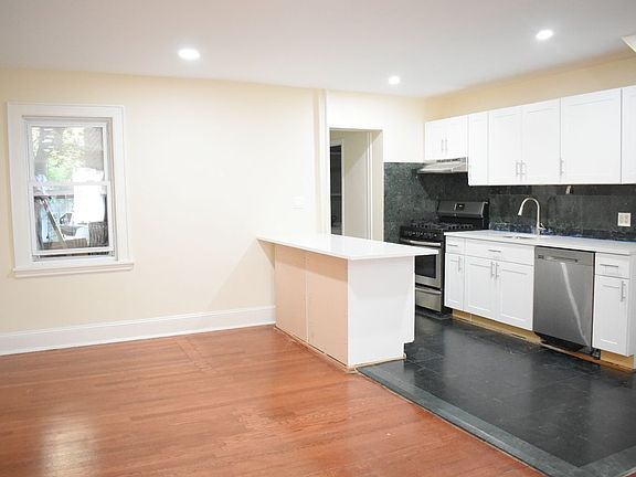3rd image of 21-25 24th St #1C